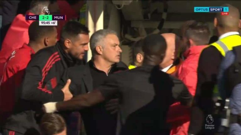 (Video) Mourinho Rages After Chelsea Assistant’s Touchline Taunt