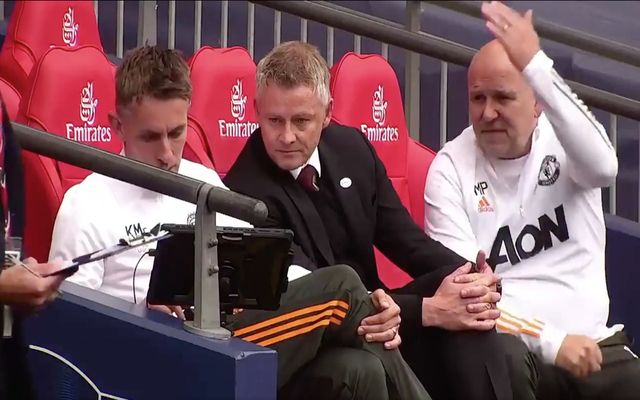 (VIDEO): See what Manchester United coaches did after Giroud score De Gea