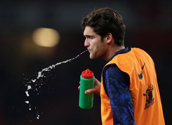 (PHOTO): Marcos Alonso mocks Lampard following 3-1 defeat to Arsenal