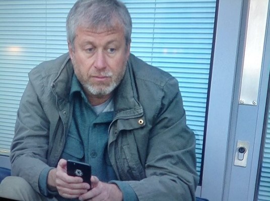 Unhappy Roman Abramovich sends ‘Incredible’ message to every Chelsea player for the first time