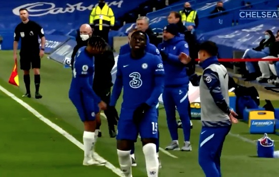 Video: Thiago Silva offered tactical instructions to Chelsea star after opening goal against Everton in moment of leadership from the bench