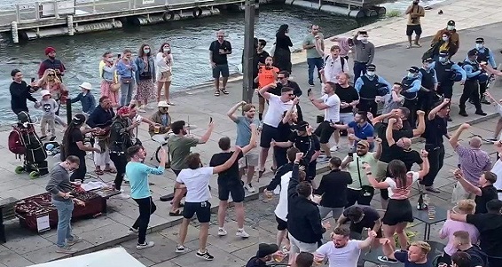 (Video): Chelsea fans raise high energy in Porto stress ahead of UCL final tonight