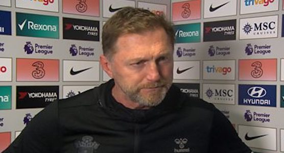 “It’s weird, I haven’t seen a replay” – Southampton boss hits at Mike Dean after Chelsea 3-1 victory