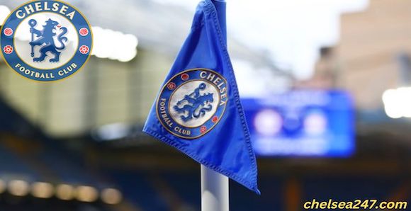 £77M star tells Chelsea he will consider January move after being offered contract to sign