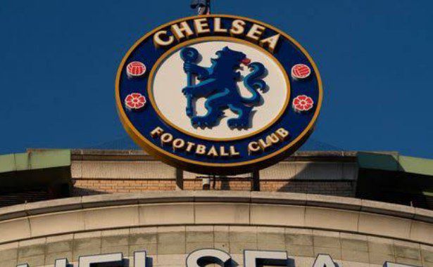 Chelsea announce ball-playing defender has signed until 2027 – confirms late summer move