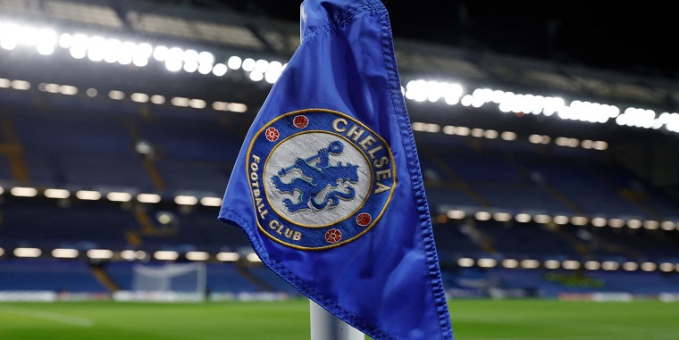 Sporting Director flying to London to wrap up £350k-a-week deal with Chelsea