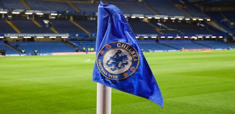 Director give green light for Chelsea signing–Blues in midfielder talks–£80M transfer claim made